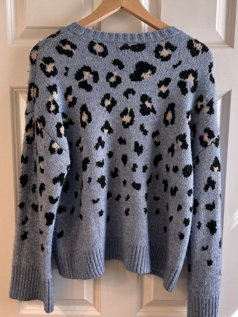 NINE WEST Petite L Blue Leopard Animal Print Crewneck Sweater Cozy Knit - Picture 3 of 3